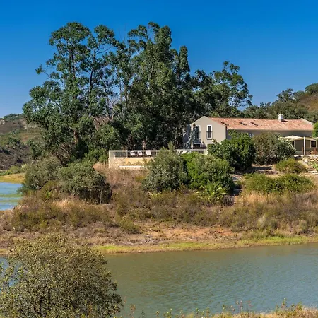 Casa Dos Amigos Villa *