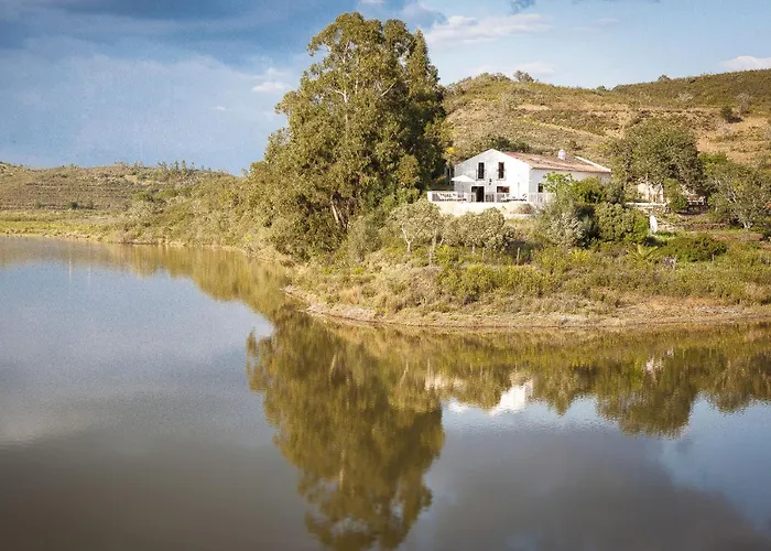 Casa Dos Amigos * Сан-Бартоломеу-де-Мессинеш