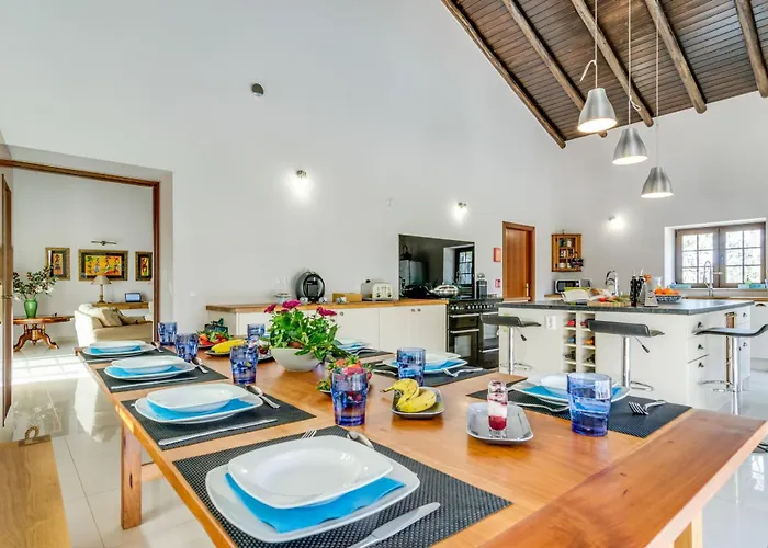 Вилла Casa Dos Amigos Сан-Бартоломеу-де-Мессинеш